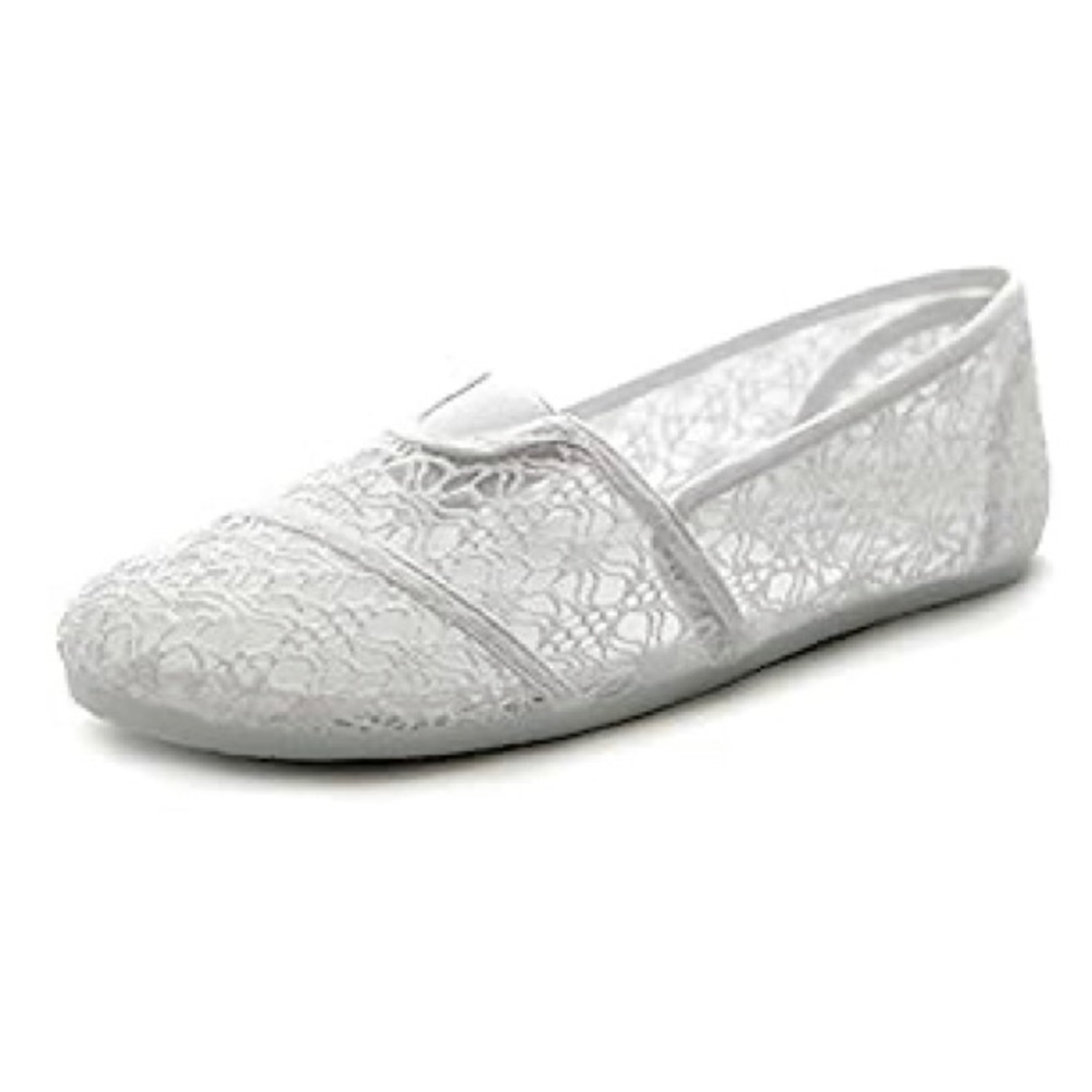 White, lace flats 🤍